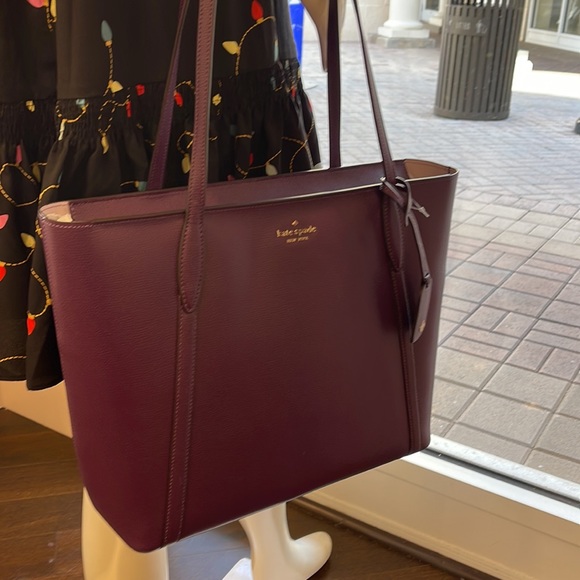 Kate Spade Cara Large Tote

COLOR:
Ripe Plum - Picture 14 of 16